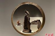 近40件根雕艺术品在杭州展出，揭示'唐诗之路'的雕刻艺术