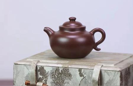紫砂壶养护秘籍：从新手到专家，让你的茶具独具一格！